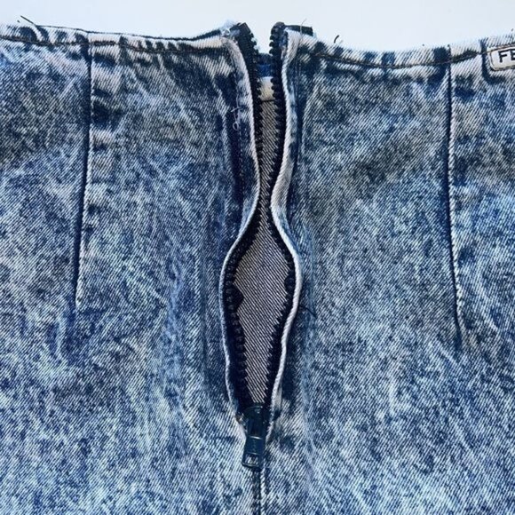 Fever Denim Pencil Skirt Women Distressed Acid Wash Button Closure Size Small - Picture 3 of 7